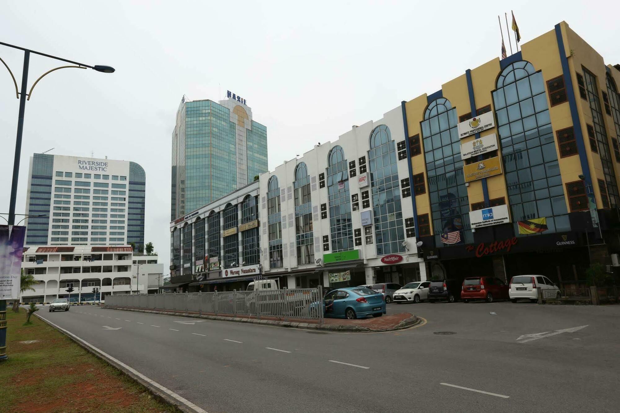 Noisy Room Kuching Luaran gambar