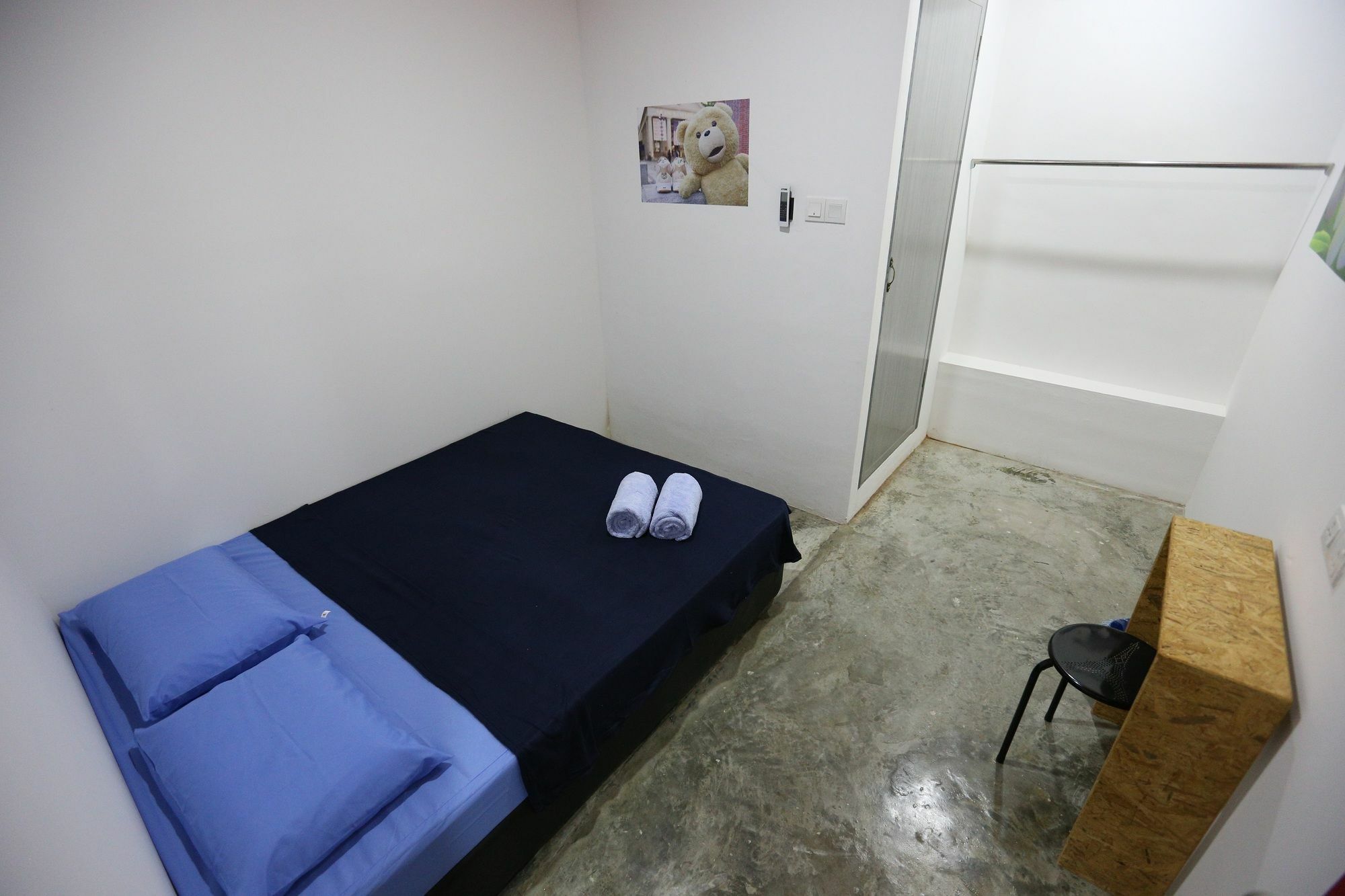 Noisy Room Kuching Luaran gambar