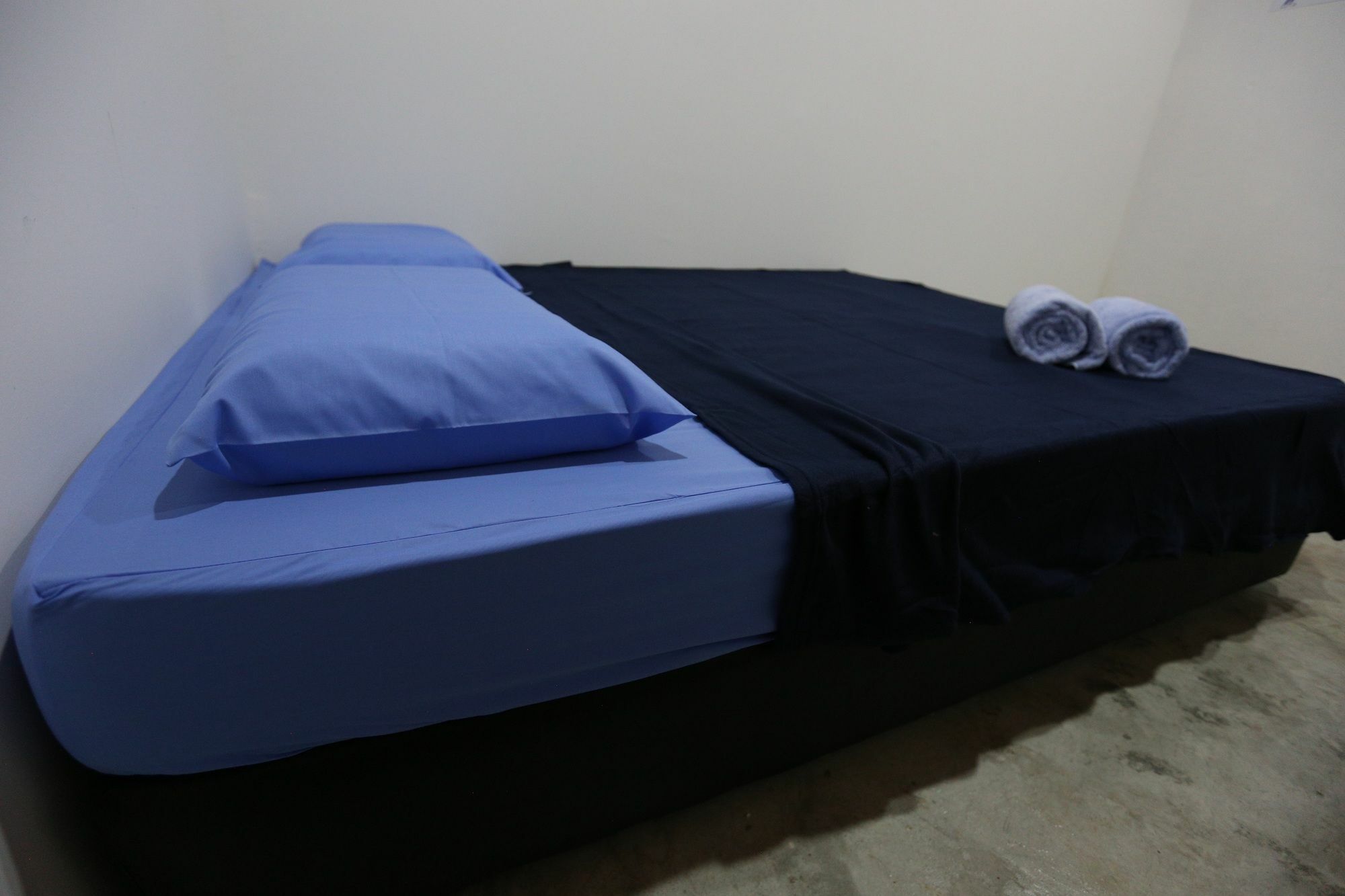 Noisy Room Kuching Luaran gambar
