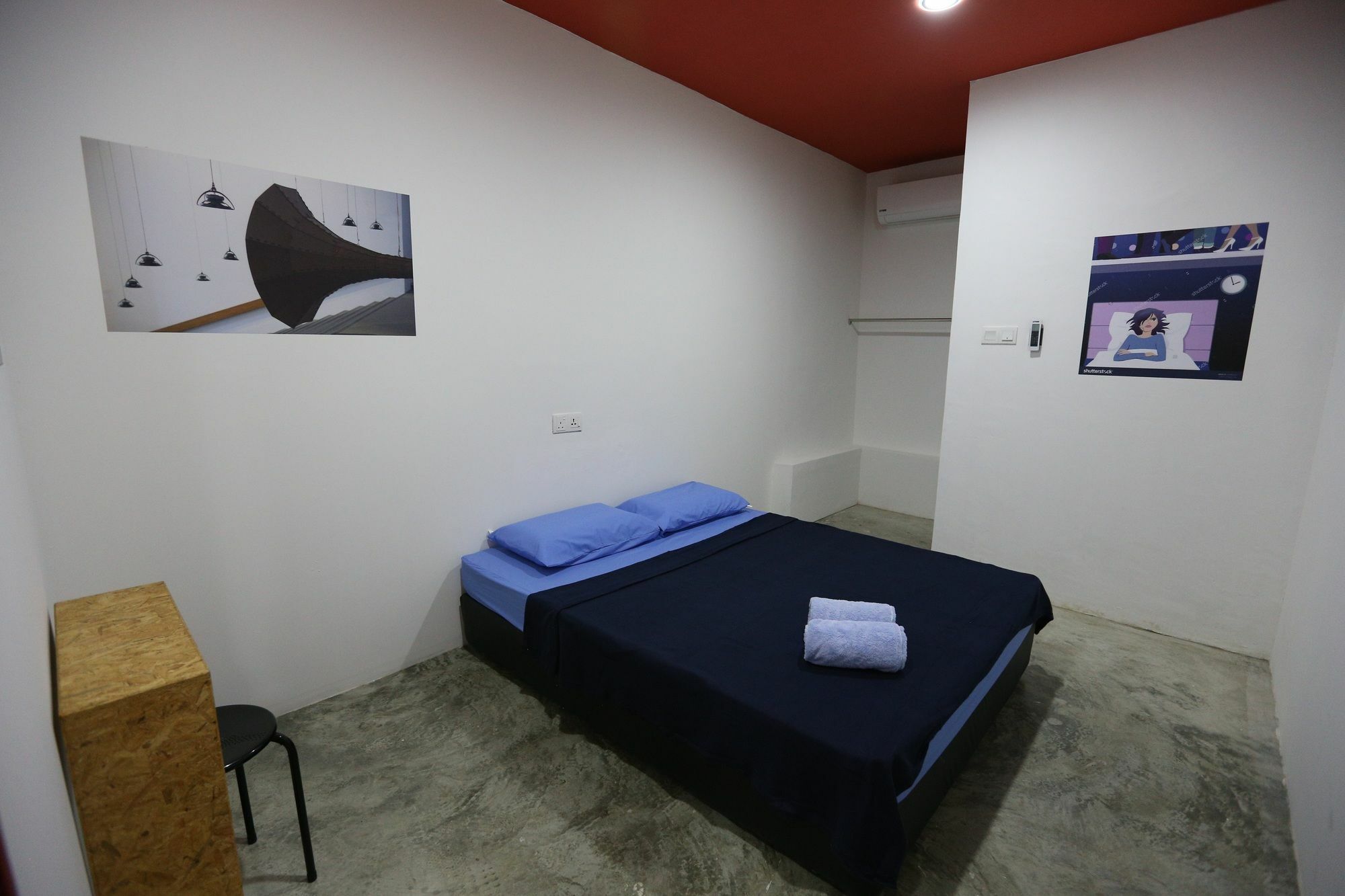 Noisy Room Kuching Luaran gambar