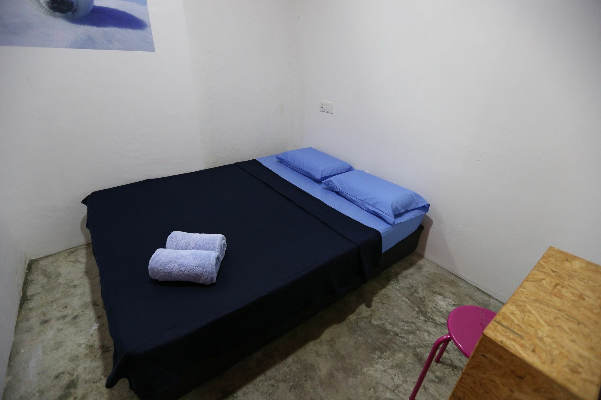 Noisy Room Kuching Luaran gambar