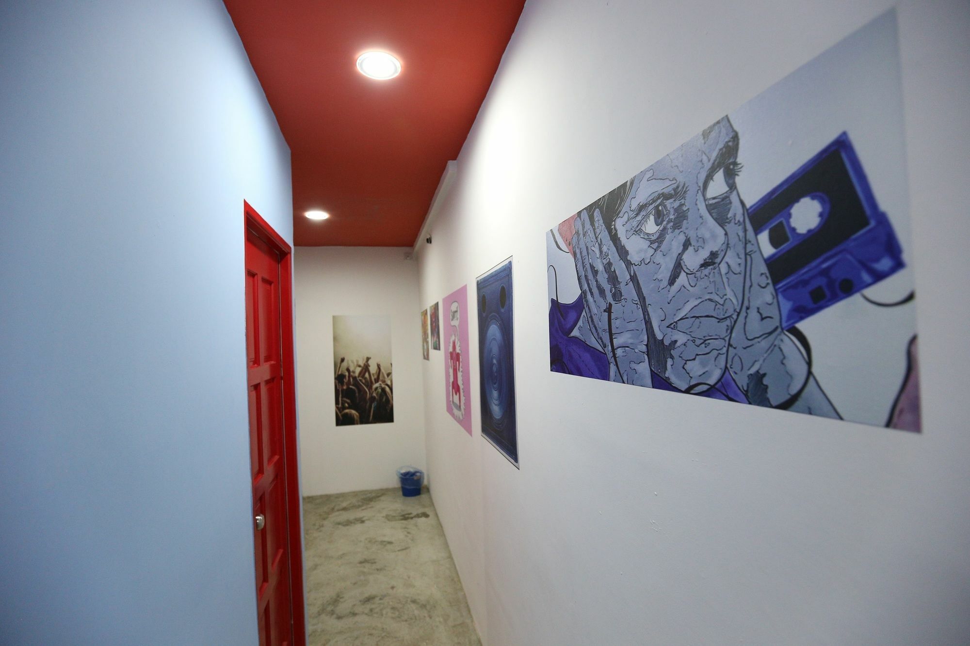 Noisy Room Kuching Luaran gambar